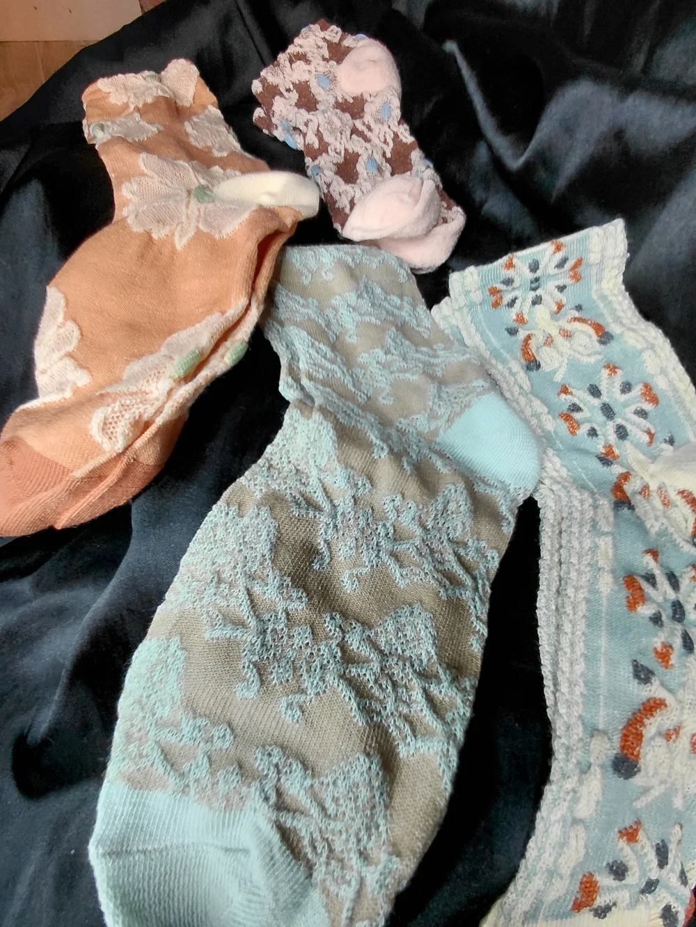 Women's 3-D Floral Lace Socks
